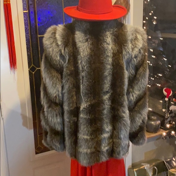 ❤️⭐️VINTAGE JORDACHE FUR COAT⭐️❤️ - Picture 3 of 3